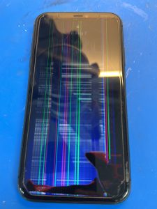 Cracked iPhone Screen? When You Need iPhone Screen Replacement iPhone screen replacement in Richmond Hill