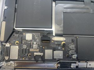 Apple MacBook Pro and MacBook Air repair centre near me in Richmond Hill