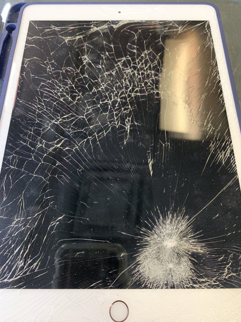 Apple iPad glass replacement and LCD display repair in Richmond Hill