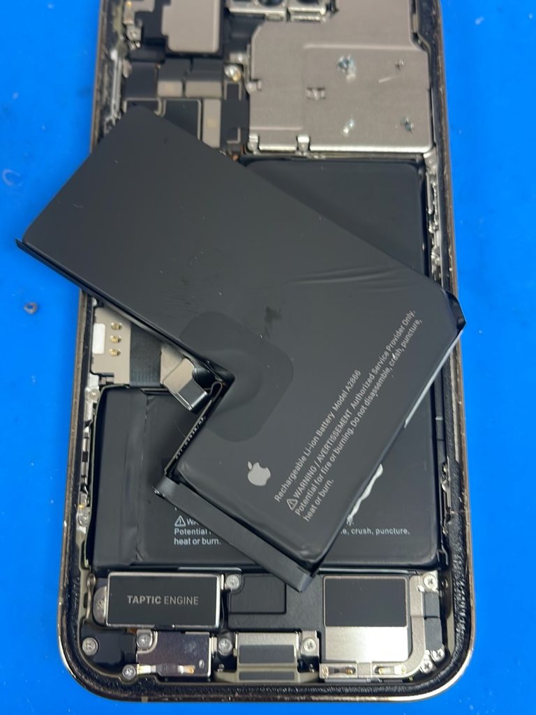 Apple iPhone display and battery repair service in Richmond Hill