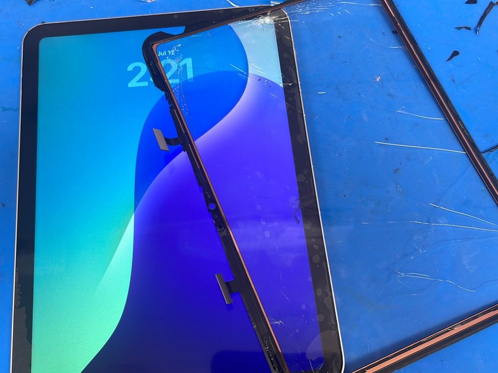 Apple iPad Air Pro Mini Screen and Battery Replacement Near Me in Richmond Hill ipad broekn screen repair