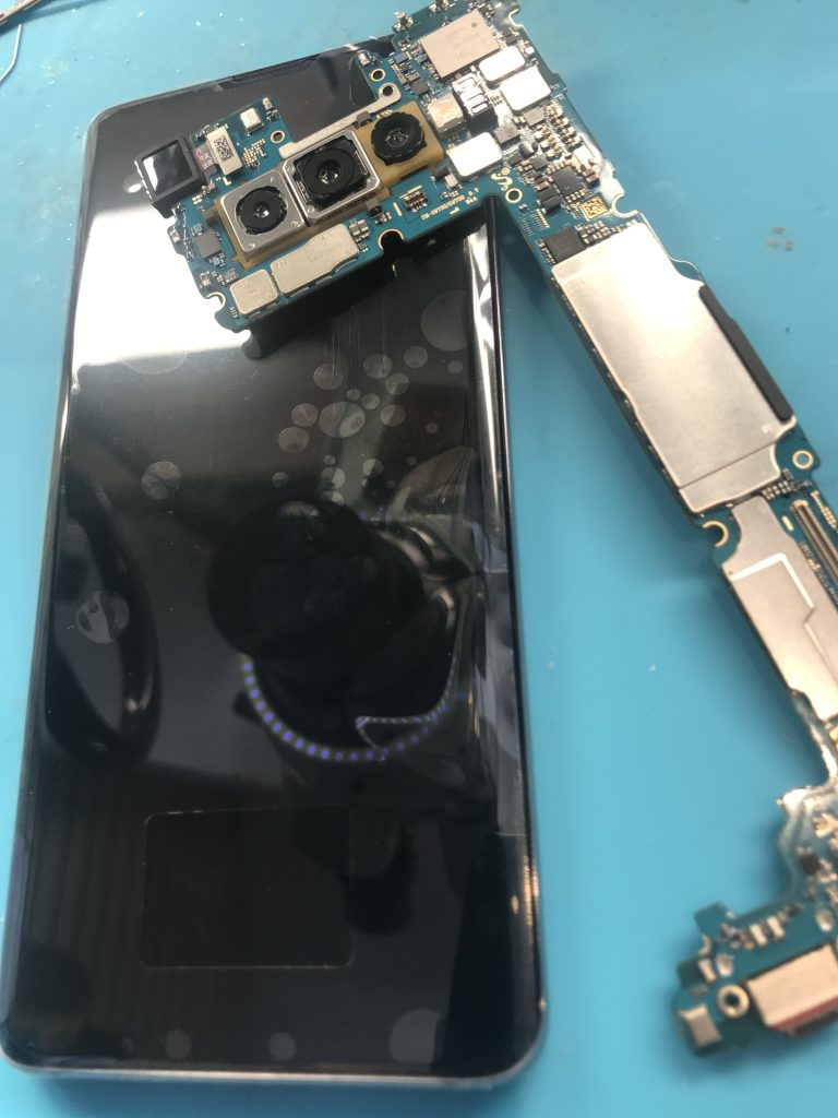 Apple iPhone and Samsung Phones Keep Restarting, Causes, Repairing, and Visiting Phone Repair Shop Near Me Phone repair shop near me in Richmond Hill for iPhone and Samsung repairs