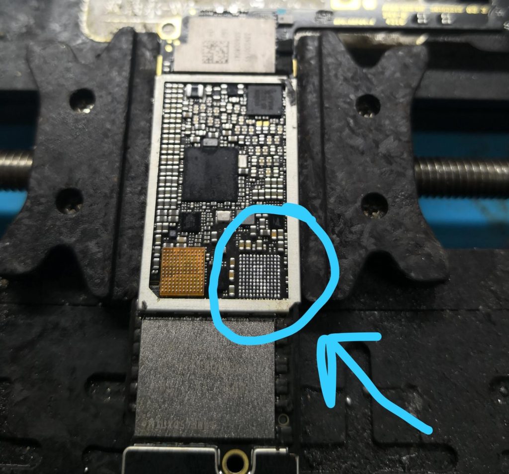 Mobile phone repair shop for all brands in Richmond Hill offering screen, battery, charging port, and motherboard repair