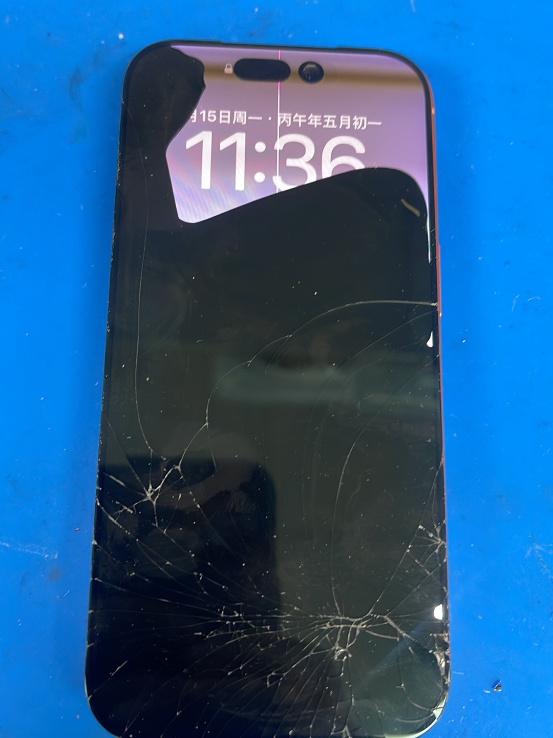 Is It Worth Fixing a Cracked iPhone Screen? OEM vs OLED vs Original Apple Display – Complete Guide Is It Worth Fixing a Cracked iPhone Screen? OEM vs OLED vs Original Apple Display – Complete Guide