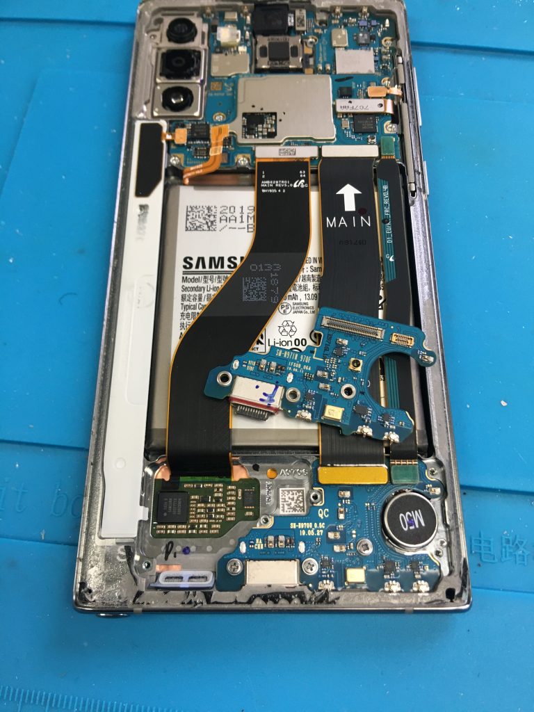 Phone battery replacement and charging port repair in Richmond Hill