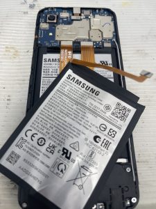 Phone battery replacement in Richmond Hill for smartphones with weak batteries