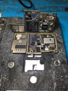 iPhone motherboard data recovery from a dead iPhone